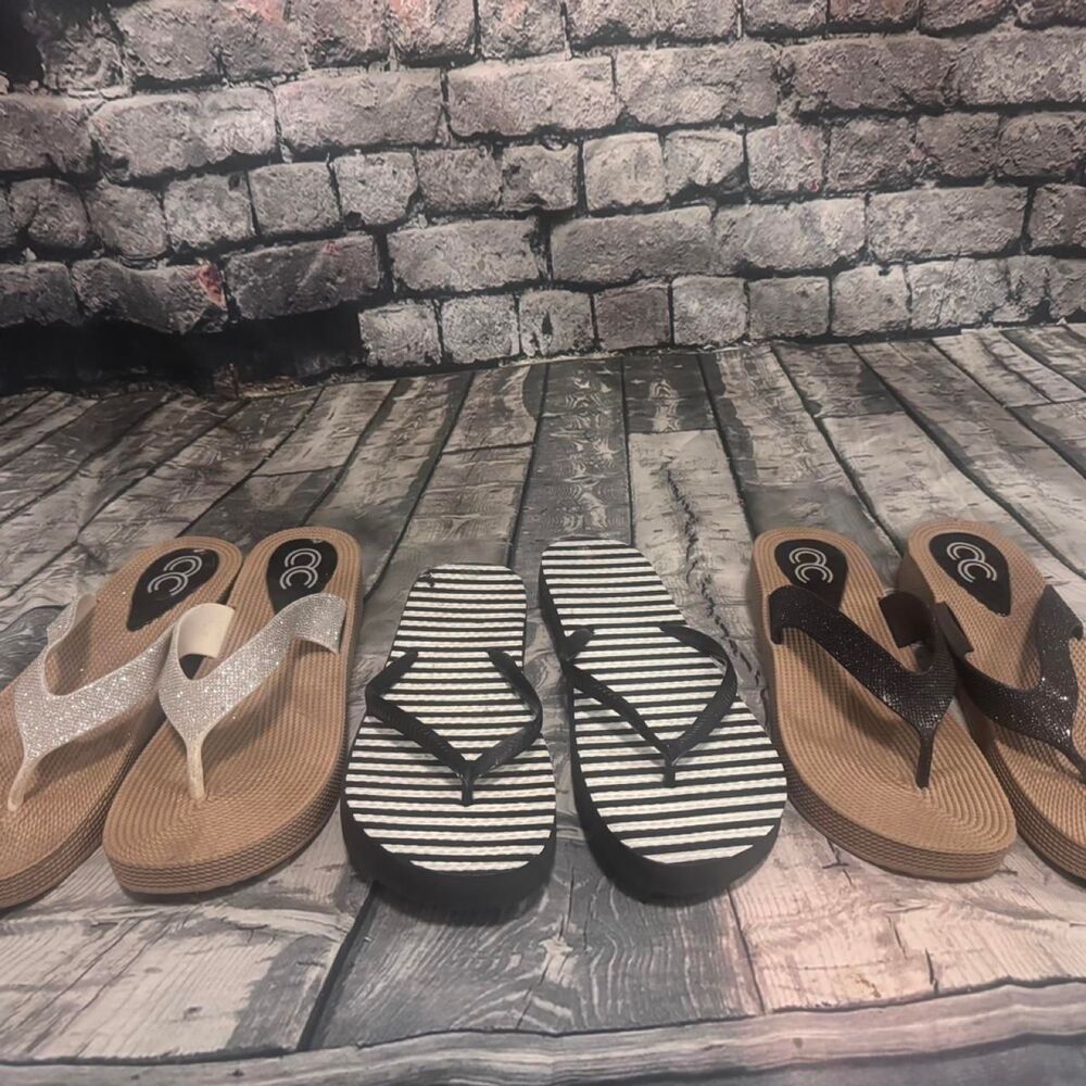 Bundle of 3 Women’s Flip Flops Women's 9